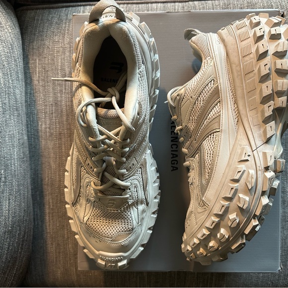 “Balenciaga Defender” - Picture 7 of 8